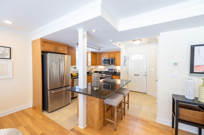 20 Thornton Rd in Chestnut Hill, MA - Foto de edificio - Interior Photo