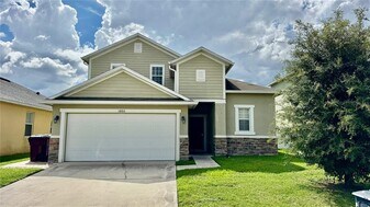 1860 Centennial Ave in St. Cloud, FL - Building Photo