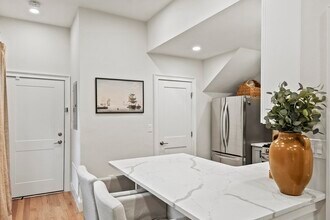 226 Saratoga St, Unit #2 in Boston, MA - Foto de edificio - Building Photo