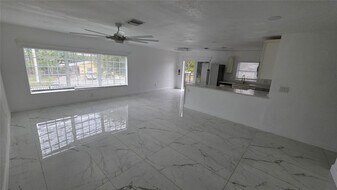 5332 NW 18th St in Lauderhill, FL - Building Photo
