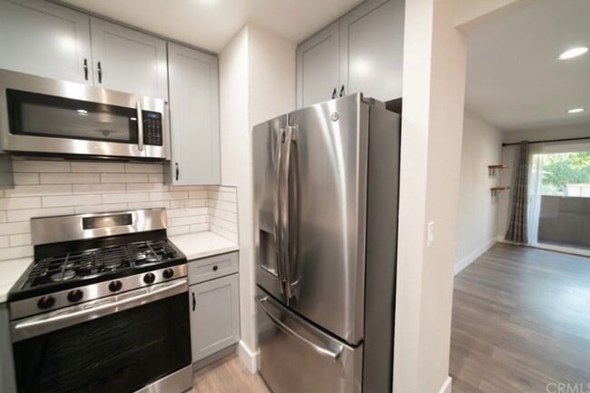 1001 W MacArthur Blvd, Unit 72 in Santa Ana, CA - Building Photo - Building Photo