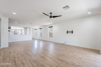 9570 W Whispering Wind Dr in Peoria, AZ - Building Photo - Building Photo