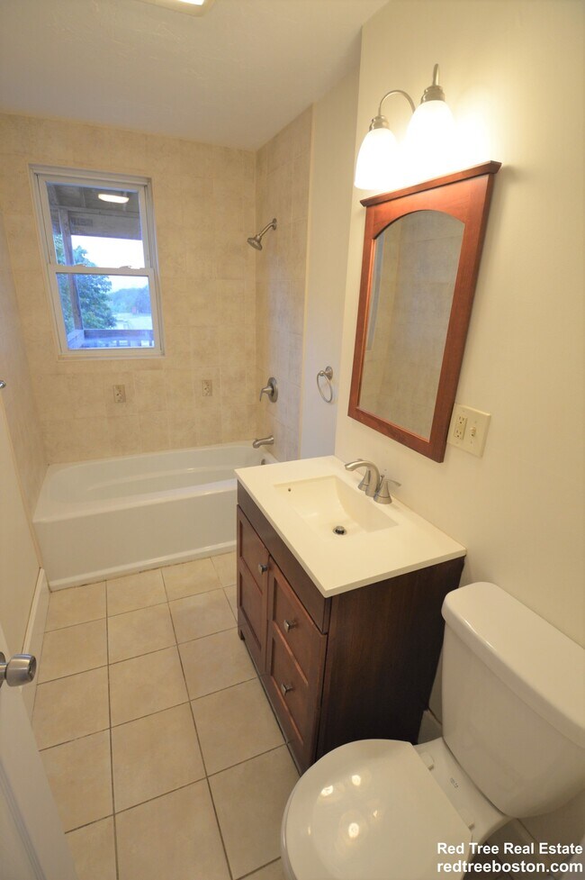 94 Montebello Rd, Unit 3 in Boston, MA - Building Photo - Building Photo