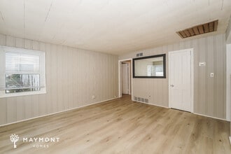 34 Ledgewood Dr in Bedford, OH - Building Photo - Building Photo