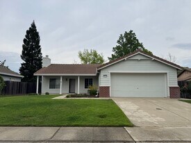 1019 Shenencock Way in Roseville, CA - Building Photo