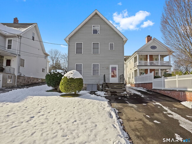 28 Orchard Pl in Greenwich, CT - Building Photo - Building Photo