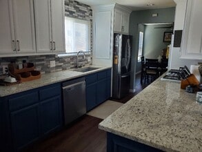 671 E Hazelwood Dr in Lemoore, CA - Building Photo - Building Photo