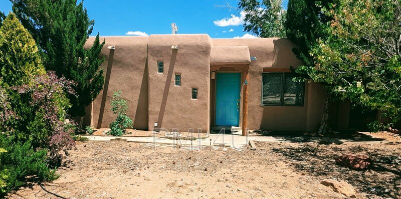 117 Carey Rd in Corrales, NM - Foto de edificio