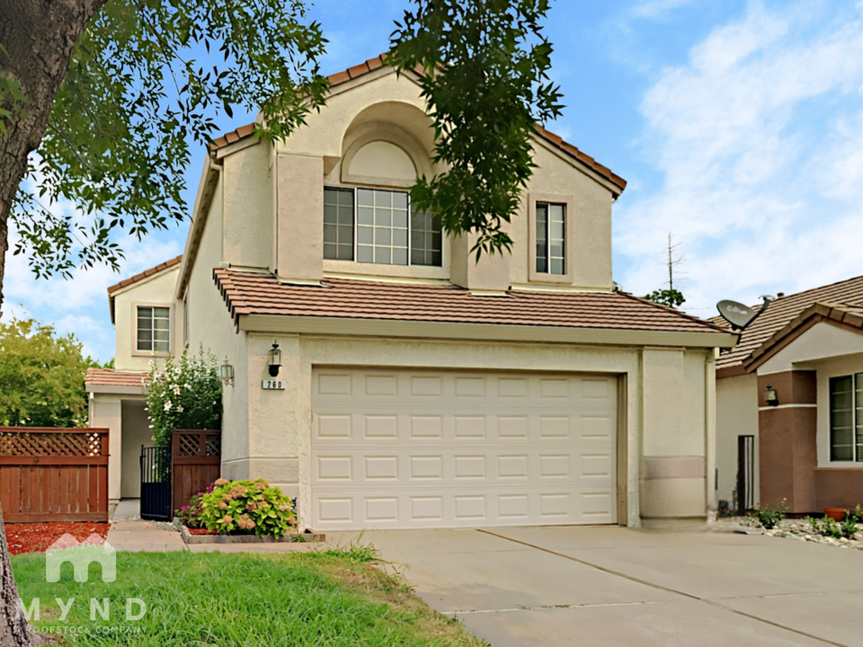 260 Union St in Roseville, CA - Building Photo