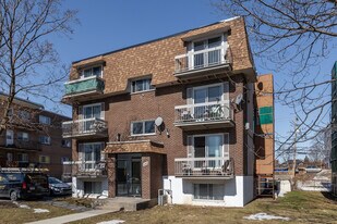 415 Robin Boul in Laval, QC - Building Photo