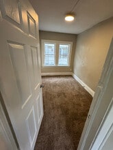 883 Alhambra Rd in Cleveland, OH - Foto de edificio - Building Photo