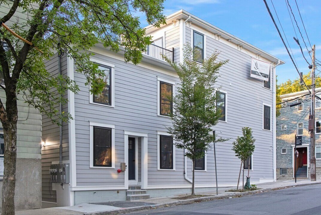 129 5th St in Cambridge, MA - Building Photo