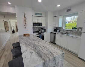 3320 Gulf of Mexico Dr in Longboat Key, FL - Building Photo - Building Photo