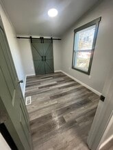 2045 Dave Buck Rd in Johnson City, TN - Foto de edificio - Building Photo