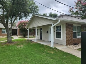 1000 S 8th St in Buckholts, TX - Building Photo - Building Photo