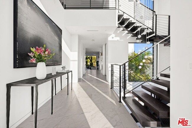 900 N Vista St in Los Angeles, CA - Building Photo - Building Photo