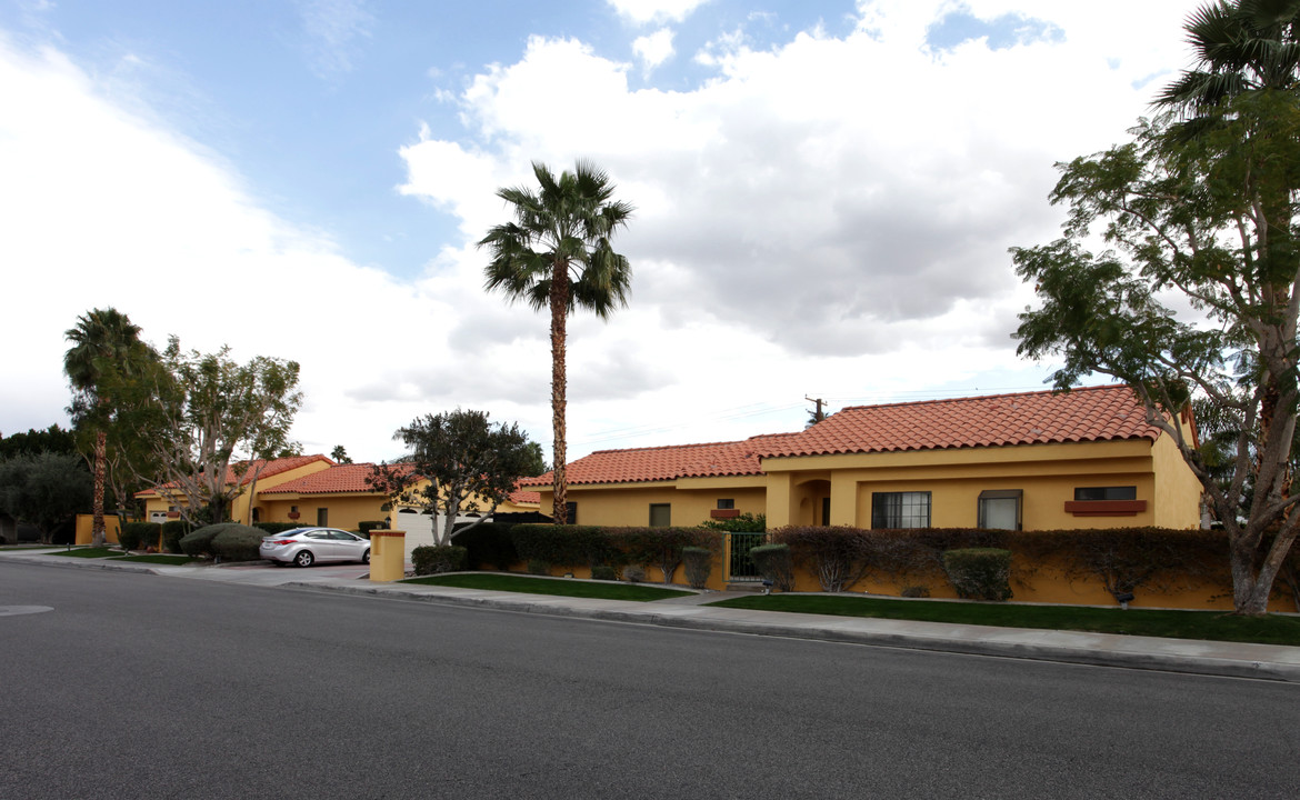 Shadow Mountain Villas in Palm Desert, CA - Building Photo