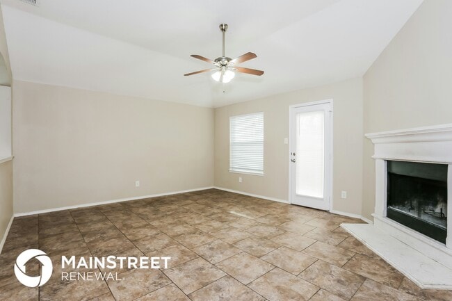 1723 Katrina Ln in Lancaster, TX - Foto de edificio - Building Photo