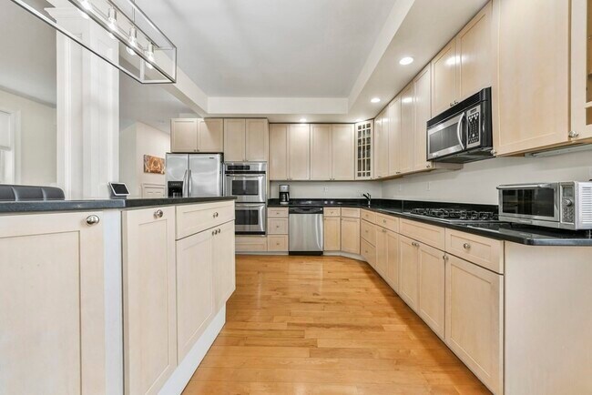 714 E 4th St in Boston, MA - Building Photo - Building Photo