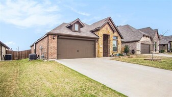 265 Sugar Creek Ln in Saginaw, TX - Building Photo