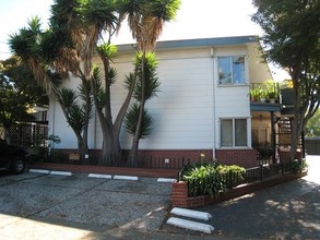 838 Cedar St in Alameda, CA - Foto de edificio - Building Photo