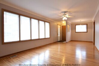 1060 Watson Av in Windsor, ON - Building Photo - Building Photo