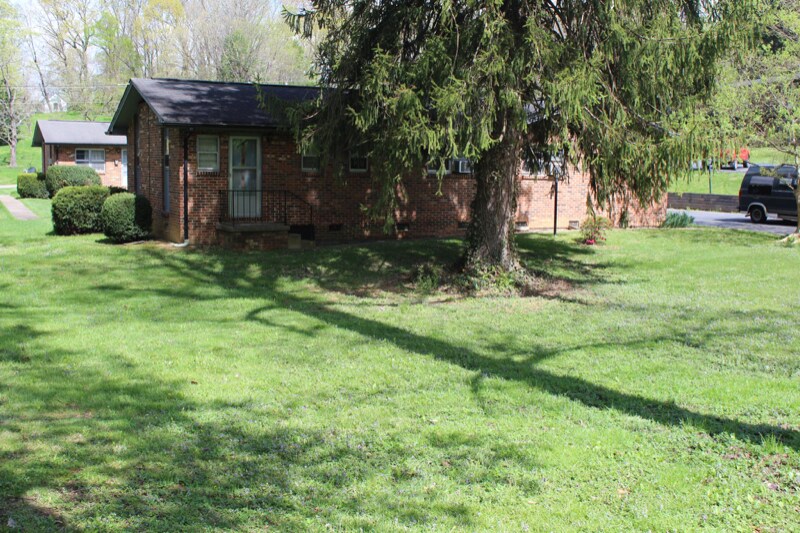 1401 S Roan St in Johnson City, TN - Building Photo