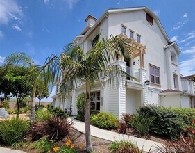 840 Harbor Cliff Way in Oceanside, CA - Building Photo - Building Photo