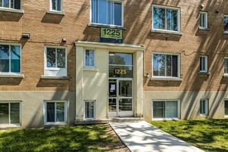 1205-1245 Ouimet Rue in St. Laurent, QC - Building Photo - Building Photo