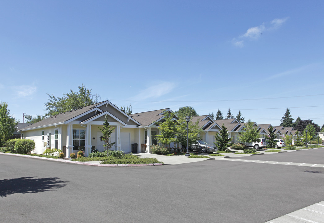 Avamere Retirement Living at Berry Park in Oregon City, OR - Foto de edificio