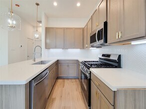 1542 W Tidwell Rd in Houston, TX - Building Photo - Building Photo