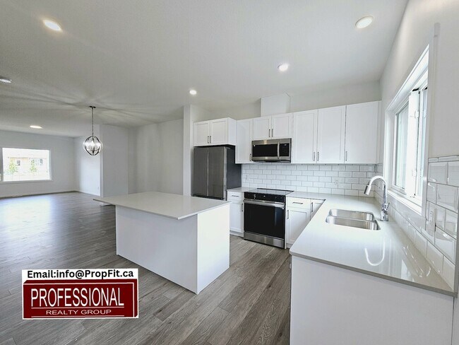 4519 Chegwin Wynd SW in Edmonton, AB - Building Photo - Building Photo