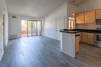 Saddleback in Bermuda Dunes, CA - Building Photo - Interior Photo