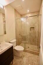 1614 Beacon St, Unit 1 in Brookline, MA - Foto de edificio - Building Photo