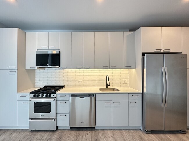 2155 N Elston Ave, Unit 256 in Chicago, IL - Building Photo - Building Photo