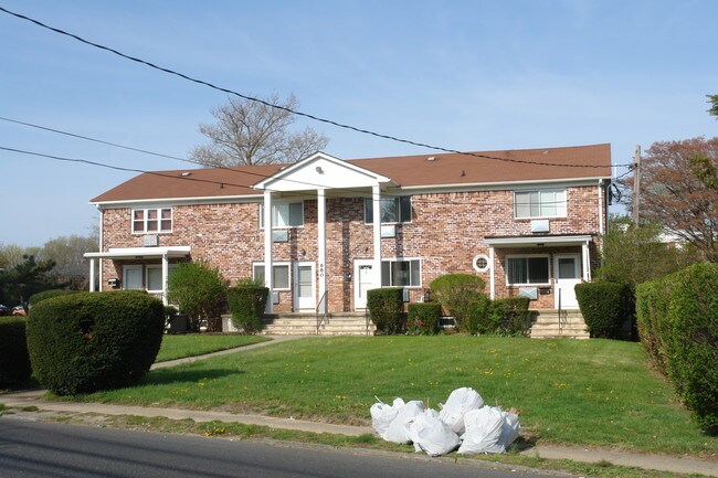 680 2nd Ave in Long Branch, NJ - Foto de edificio - Building Photo