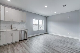 311 Sip Ave in Jersey City, NJ - Foto de edificio - Building Photo