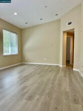 404 Presidio St in San Pablo, CA - Building Photo - Building Photo