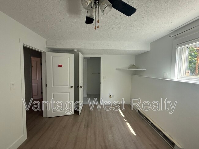 907-907 Sutherland Ave in Kelowna, BC - Building Photo - Building Photo