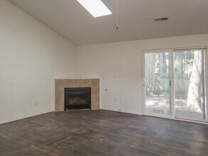 368 NW Sadie Ct in Hillsboro, OR - Building Photo - Building Photo