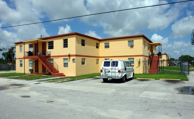 765 NW 100th St in Miami, FL - Building Photo - Building Photo