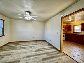 2117 Cedarwood Ct in Lebanon, MO - Building Photo - Building Photo