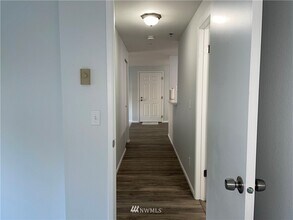 975 Aberdeen Ave NE, Unit #F308 in Renton, WA - Building Photo - Building Photo