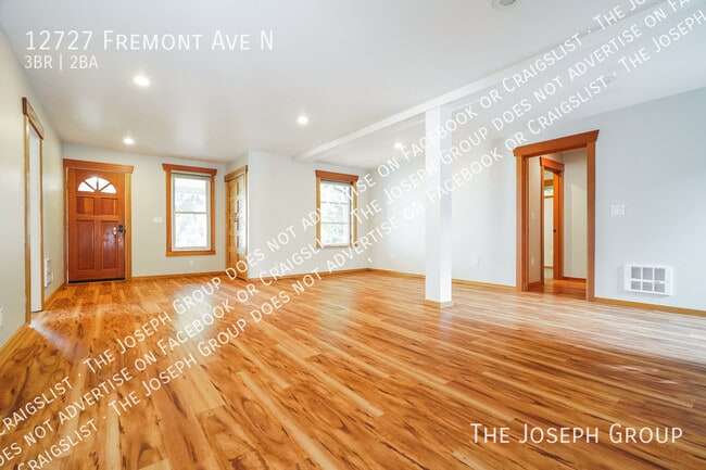 12727 Fremont Ave N in Seattle, WA - Building Photo - Building Photo