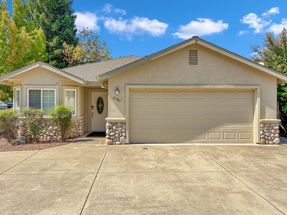 2581 Greenwood Ln in Cameron Park, CA - Building Photo