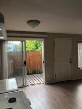 9469-9473-9473 N Saint Louis Ave in Portland, OR - Building Photo - Building Photo