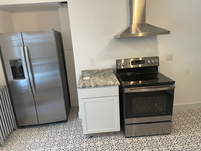 706 Middle St, Unit Apartment 1