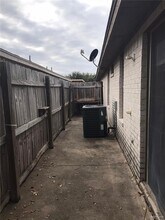 1711 Tampa St-Unit -B in Edinburg, TX - Foto de edificio - Building Photo