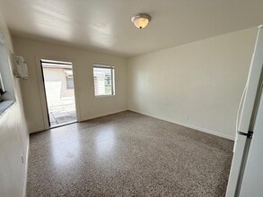 43 E 16th St in Riviera Beach, FL - Building Photo - Building Photo