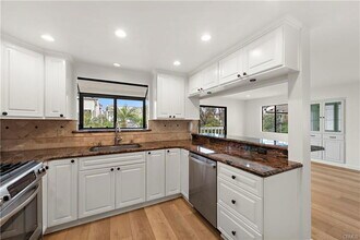 405 Heliotrope Ave in Newport Beach, CA - Building Photo - Building Photo